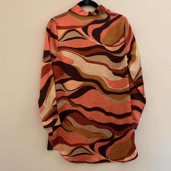 Verge Girl Longline Button Down - Picture 4 of 5